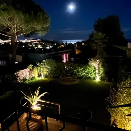 Maison Dans Résidence Avec Piscine Et Tennis Hébergement de vacances Antibes