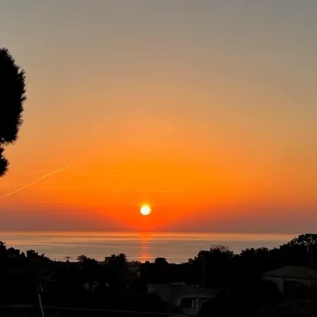 Maison Dans Résidence Avec Piscine Et Tennis Hébergement de vacances Antibes