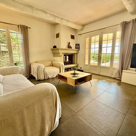 Maison Dans Résidence Avec Piscine Et Tennis Hébergement de vacances Antibes