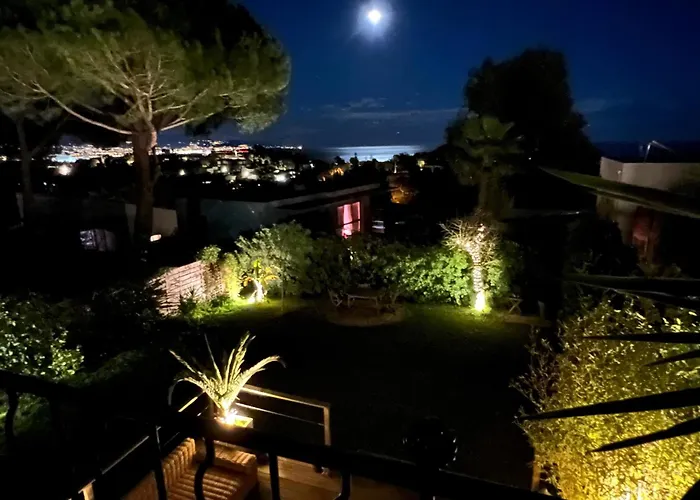 Maison Dans Avec Piscine Et Tennis Nyaraló Antibes