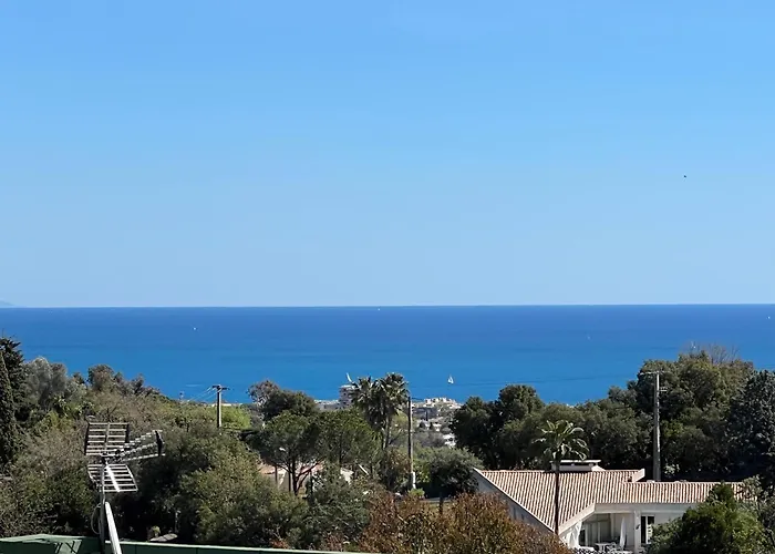 Maison Dans Avec Piscine Et Tennis Nyaraló